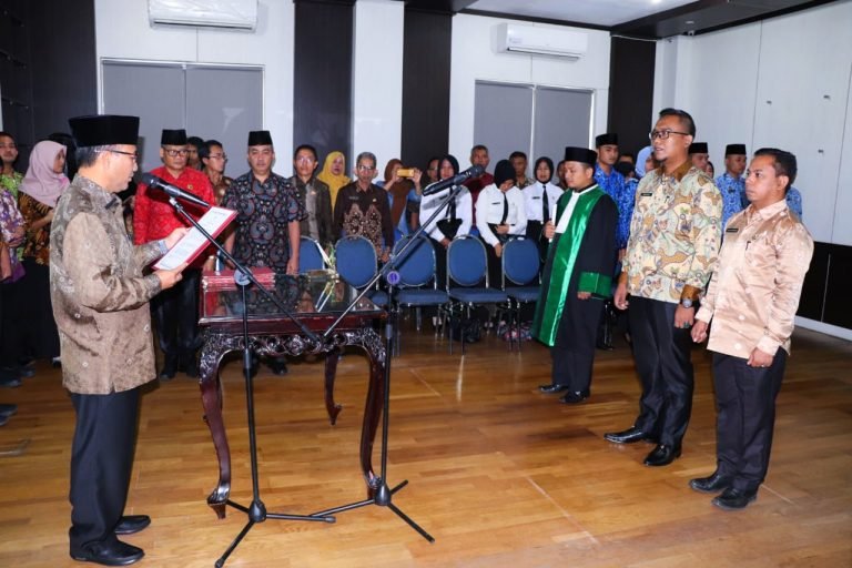 Pelantikan Pejabat Administrasi Muba , Sekretaris Daerah Kabupaten Musi Banyuasin Drs H Apriyadi MSi