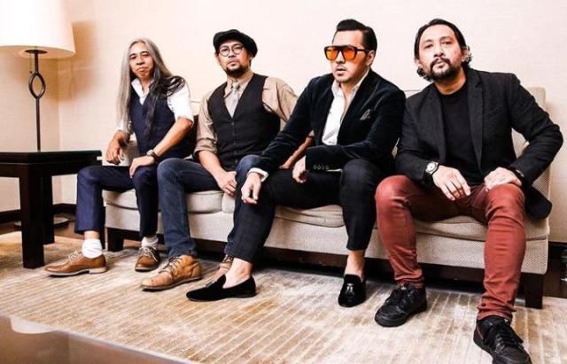 Band Naif , Kuda Lumping , Pertanyaan Ngaco , Retropolis , Rolling Stone