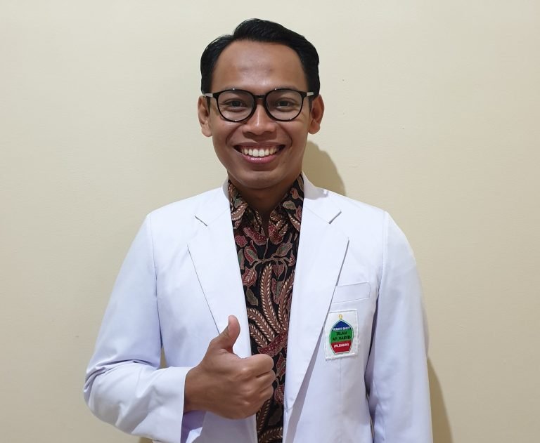 Covid-19 , Dokter Spesialis Obstetri dan Ginekologi , Magister Hukum , Undang undang Kesehatan , Undang Undang Rumah Sakit , Universitas Hang Tuah Surabaya , wabah penyakit menular , Wahyudi