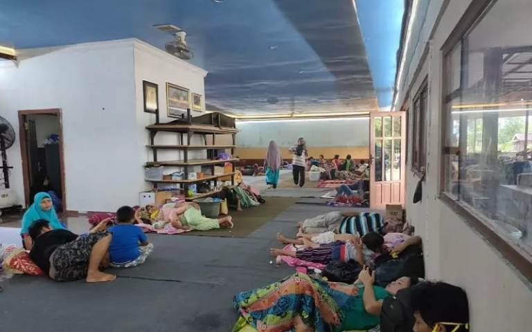 Gedung Sekolah Jadi Lokasi Pengungsi Banjir , Musibah banjir di Kota Banjarmasin , tim penanggulangan bencana banjir