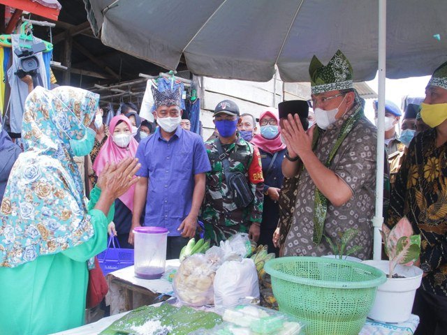 Bantuan dari Baznas , Pasar Tradisional Desa Karya Maju , perputaran ekonomi masyarakat