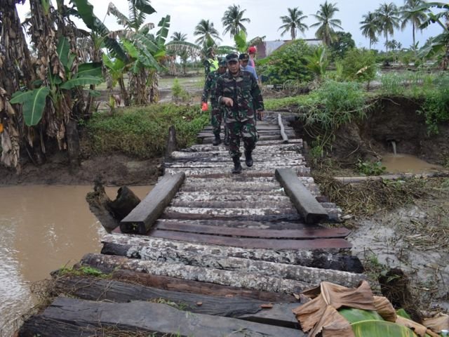 tmmd melaksanakan pembangunan jembatan, kegiatan tmmd ke 110 kodim 0418 palembang, kegiatan masyarakat sungai jawi