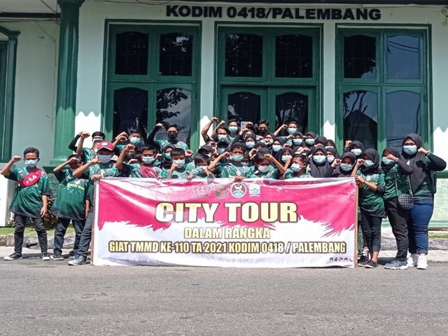 berfoto bersama , Kantor Kodim 0418 Palembang , Kenangan Saat City Tour