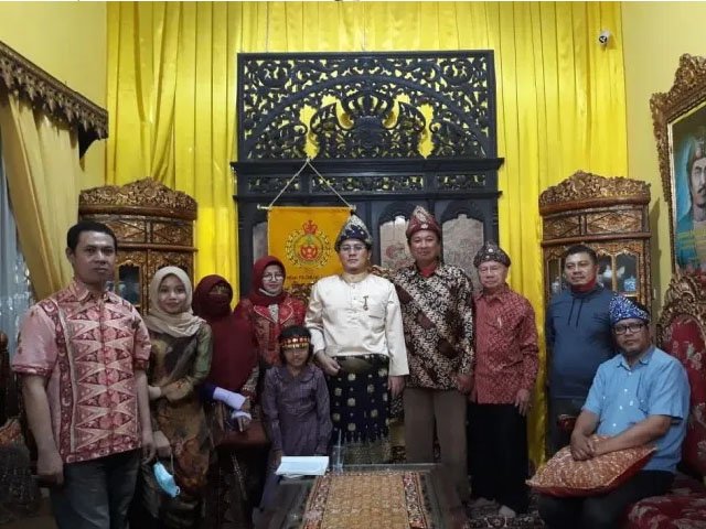 Budayawan Palembang , garis keturunan , gelaran karena prestasi , Zuriat Palembang