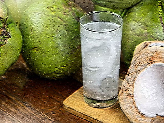 Manfaat Air Kelapa Murni , memperbaiki pencernaan , mengonsumsi air kelapa