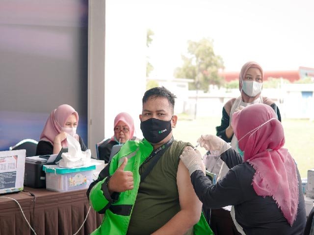 #BangkitBersama , Gojek dengan Politeknik Pariwisata Palembang , menghentikan laju pandemi Covid-19 , Poltekpar Palembang , Program Vaksinasi Poltekpar Palembang