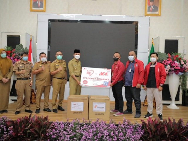 bantuan dari CRS Kawan Lama Foundation , masker 3 lapis , Program Donasi Masker